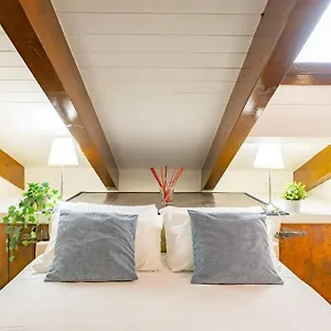 Canonica Attic , Milano Italia